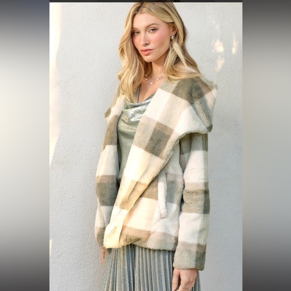 Mystree Faux Fur Jacket in Cream and Tan With Pockets Size Large Neutral - Picture 3 of 11